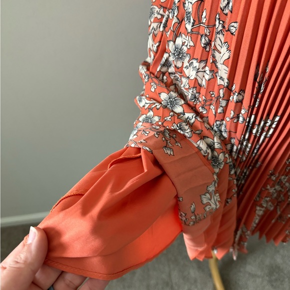 Nanette Lepore Accordian Dress - Picture 8 of 9